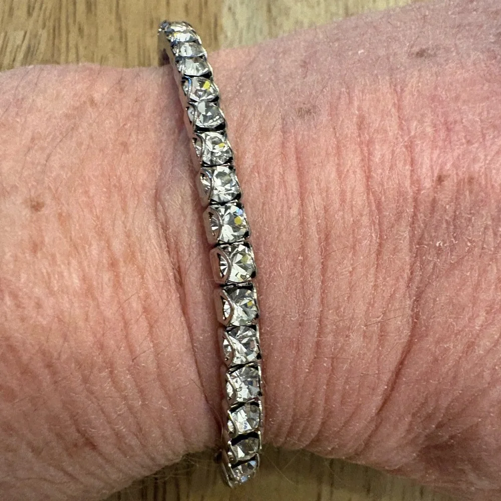 6 Elegant Green stretch Bracelet by Touchstone Crystal $20 each - Picture 6 of 7